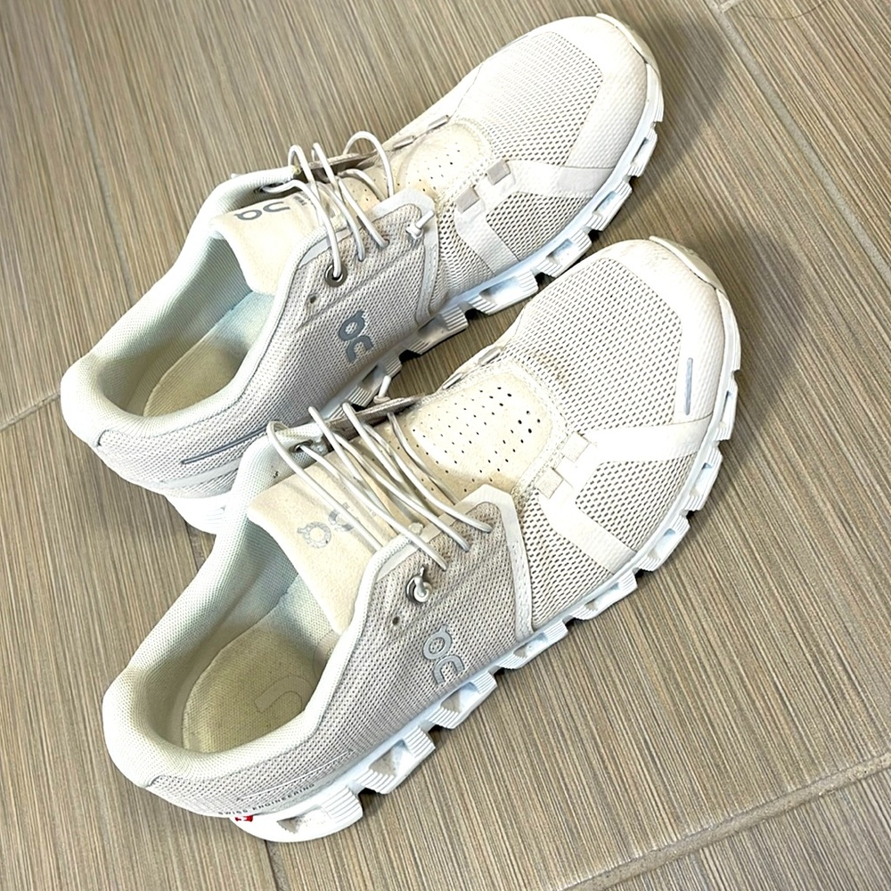 ON CLOUD 5 :WOMEN PEARL/WHITE